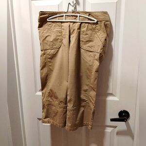 🩷Women’s Cotton Capris... 2/$27